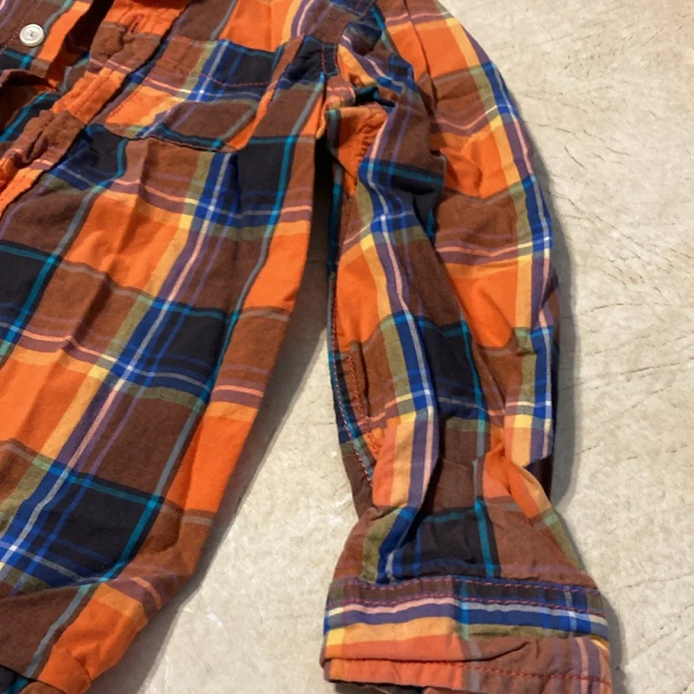 Long sleeve plaid button down shirt